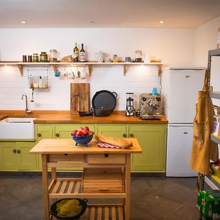 Le Souvenir Nyaraló *